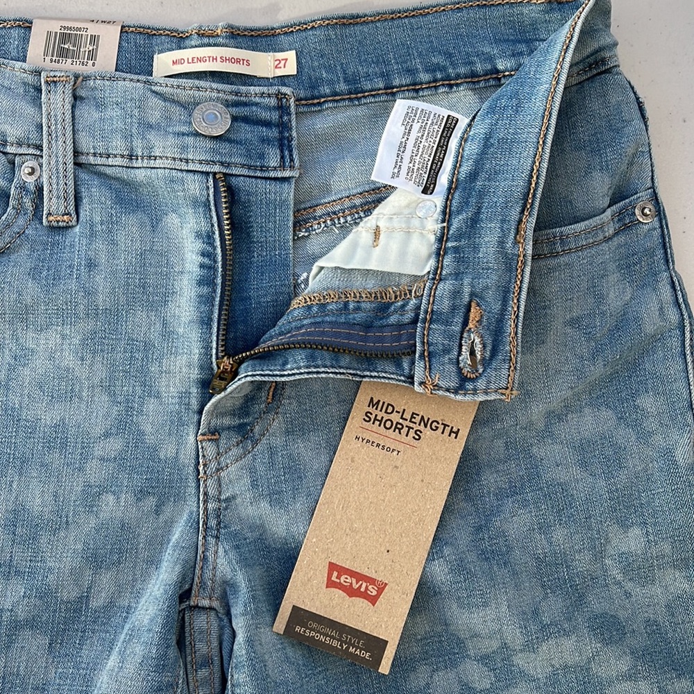 Levi’s Mid- Length Shorts- Slate Daisy/Light Wash - Picture 7 of 8